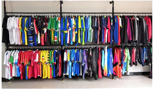 De quoi sont composés les maillots de football ?